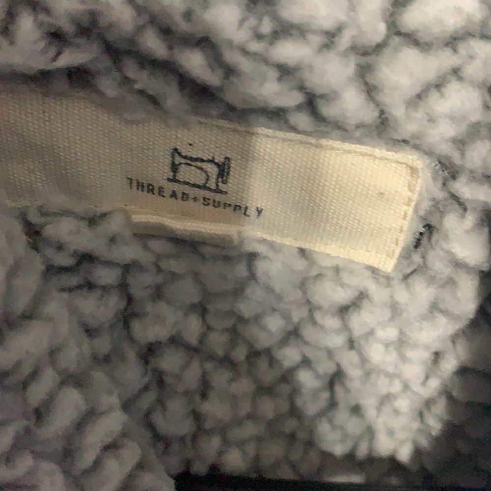 Women’s Small Sherpa Vest - Picture 3 of 5
